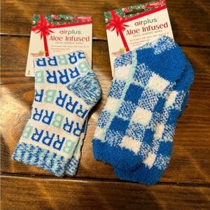 2 PAIRS AIR PLUS ALOE INFUSED FUZZY SOCKS NWT SIZE 5-11